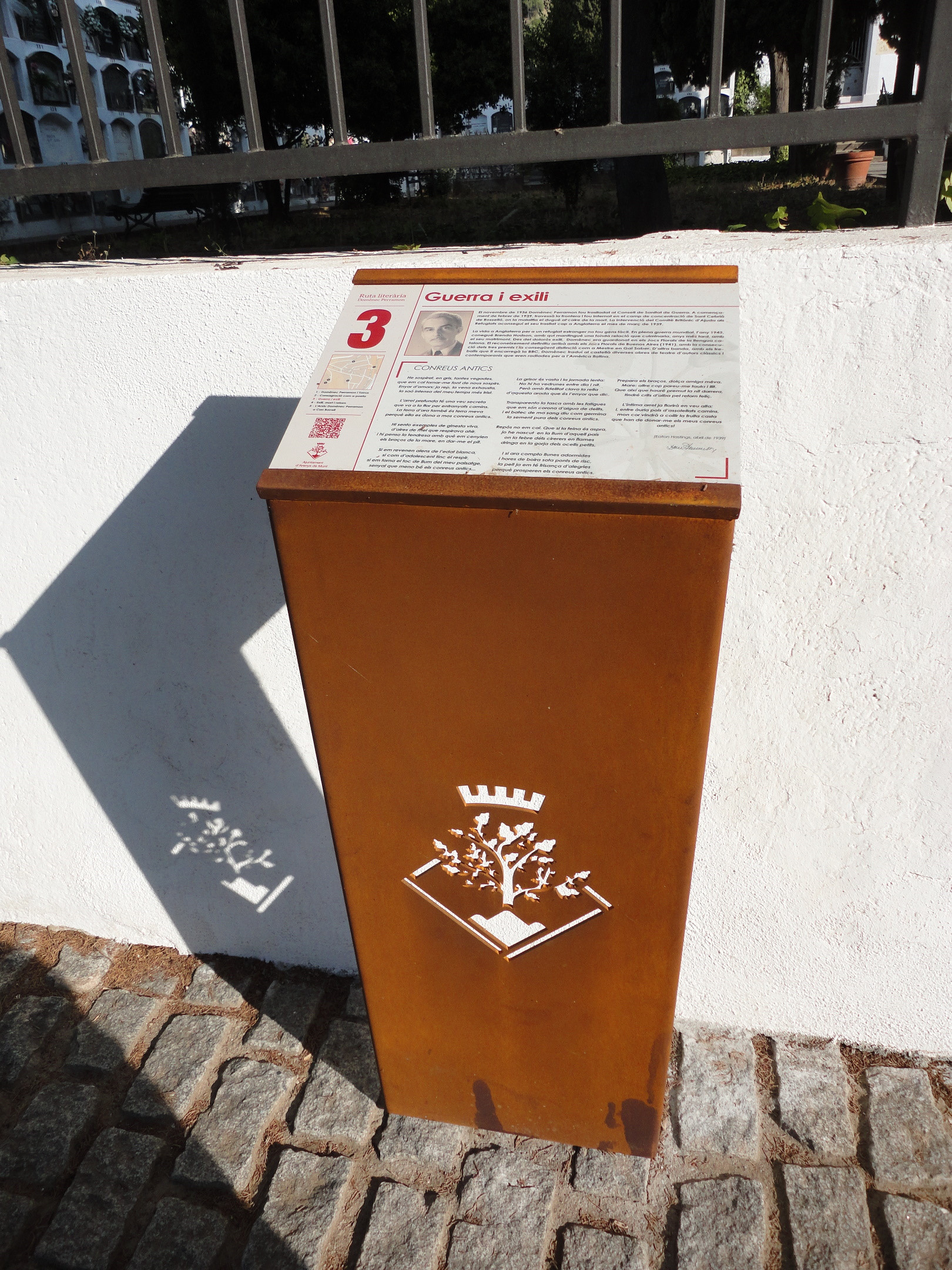 Ruta Domènec Perramon 3 - Guerra i exili (entrada del cementiri)