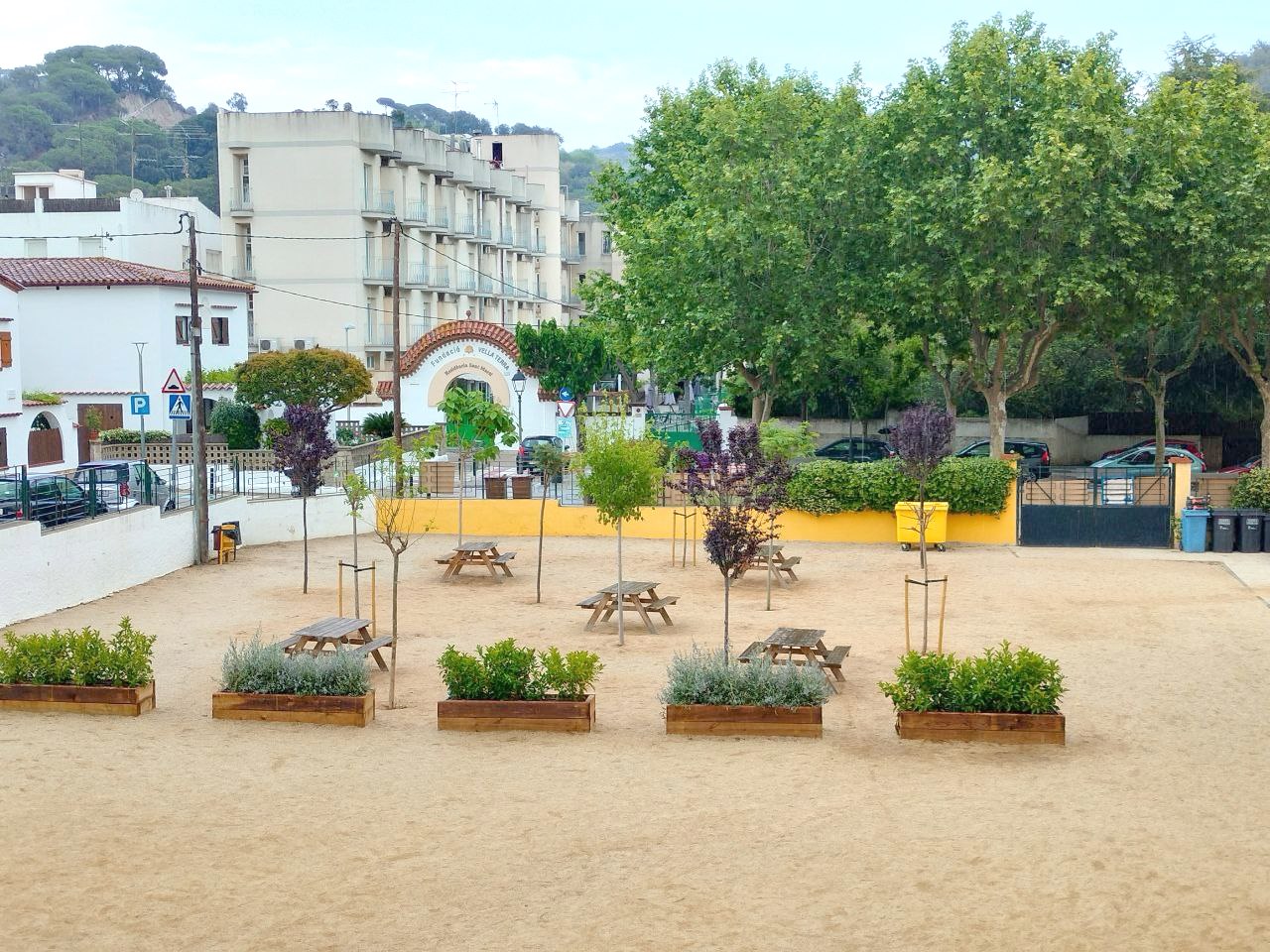 Pati de l'Escola Sant Martí obert els dissabtes i diumenges a la tarda