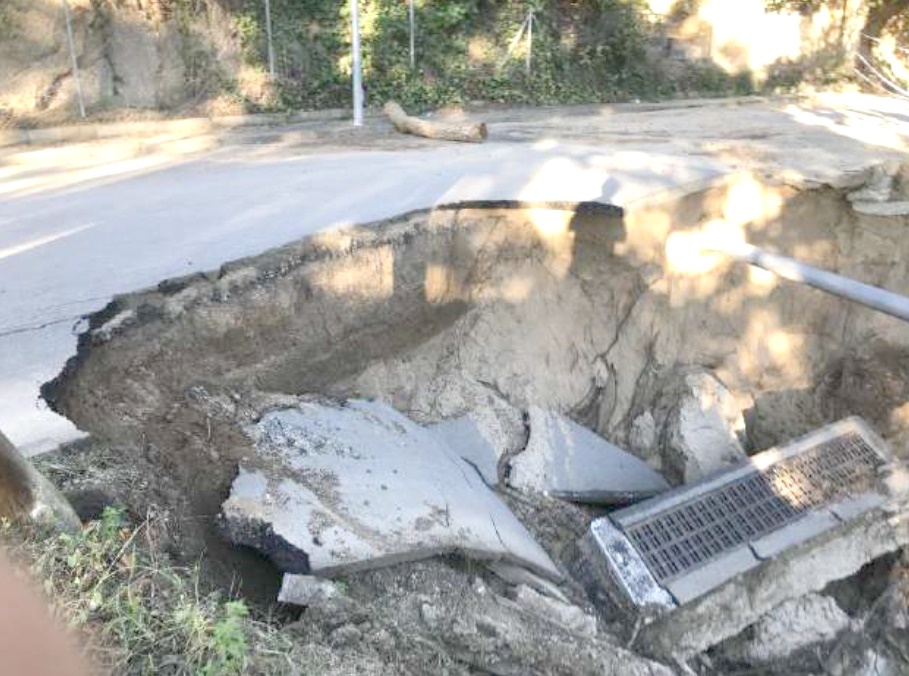 Oberta la licitació per part de la urbanització Santa Rosa dels Pins per a l'arranjament de l'esvoranc del carrer San Marcos