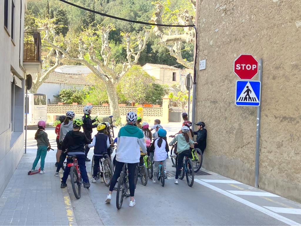 La Policia Local imparteix classes de mobilitat segura i civisme a les escoles Sant Martí i Sobirans