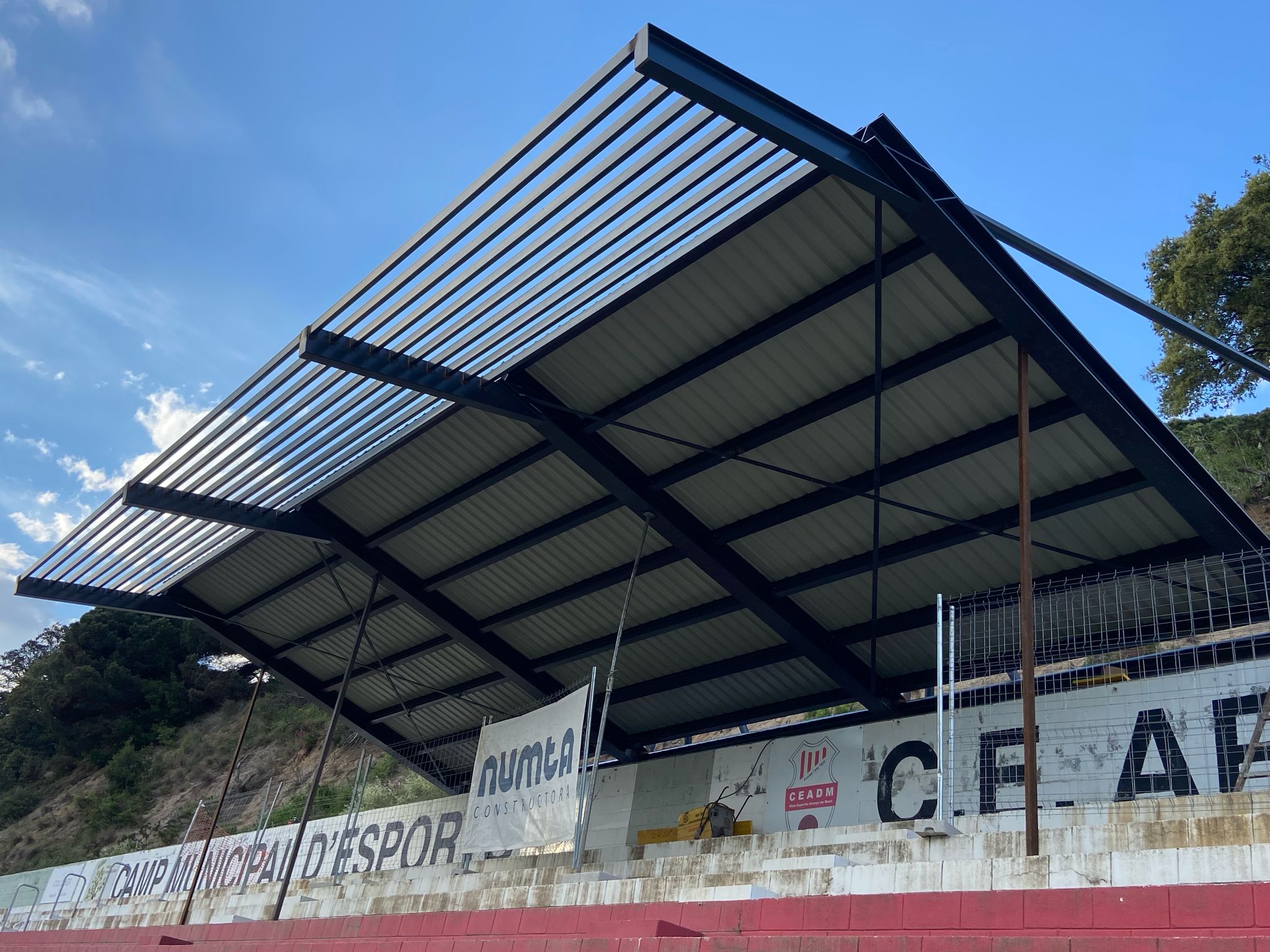 La Diputació de Barcelona atorga una subvenció de 150.000 euros per a la marquesina del camp de futbol municipal