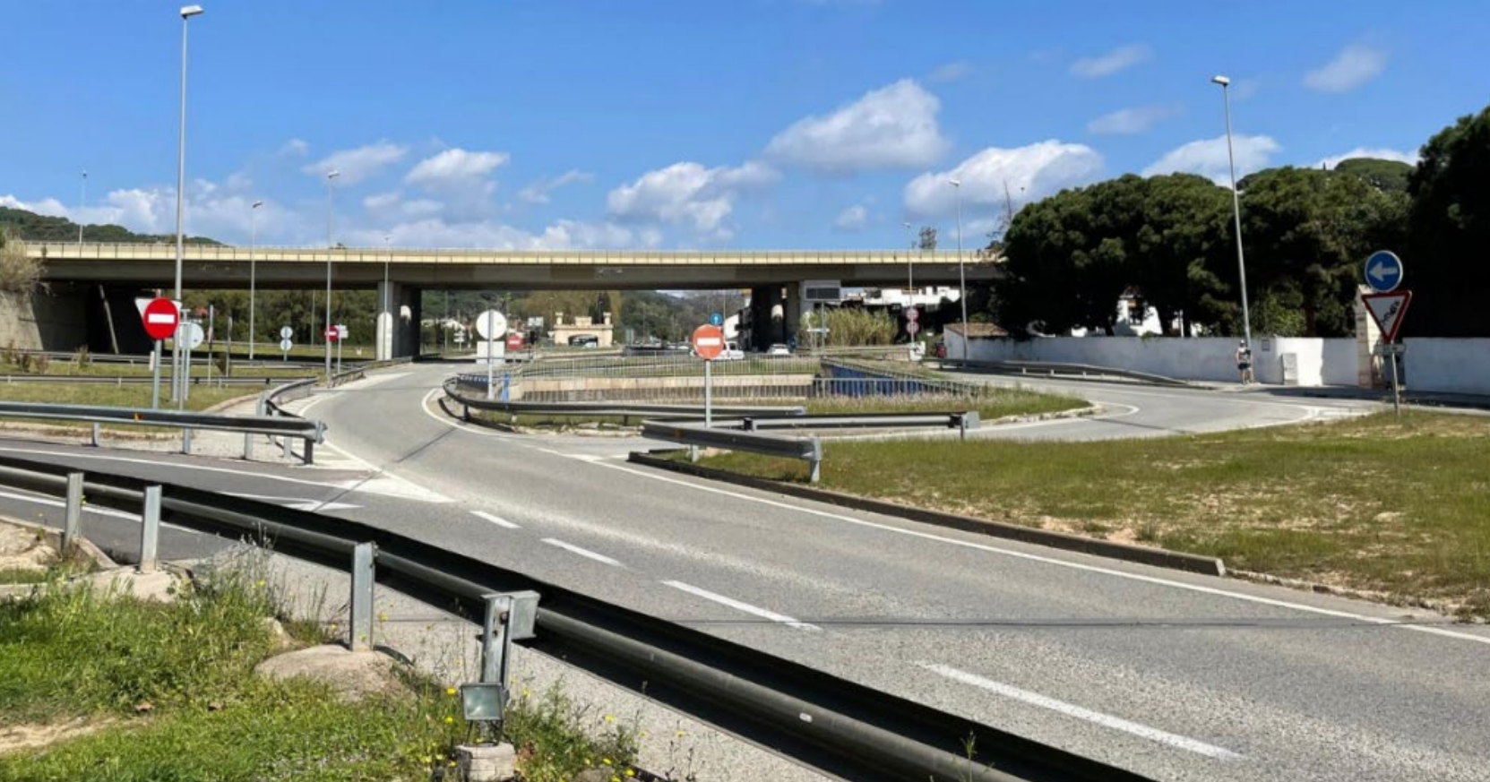 Arenys de Munt i Arenys de Mar insten la Generalitat a executar amb urgència el projecte de construcció de dues rotondes sota el pont de l'autopista C-32