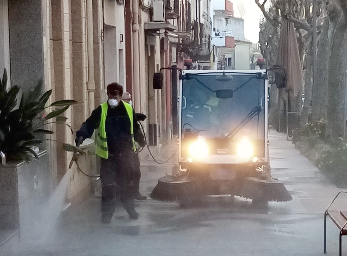Es comencen a desinfectar diversos punts del municipi